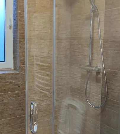 Holiday home Dom Na Kaszubach Nad Jeziorem Gowidlinskim - Caloroczny