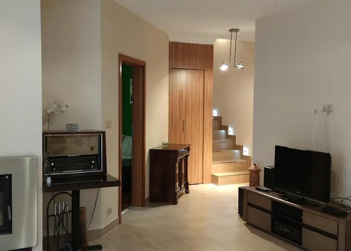 Dom Na Kaszubach Nad Jeziorem Gowidlinskim - Caloroczny