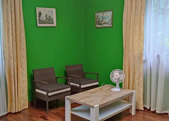 Dom Na Kaszubach Nad Jeziorem Gowidlinskim - Caloroczny * Suleczyno